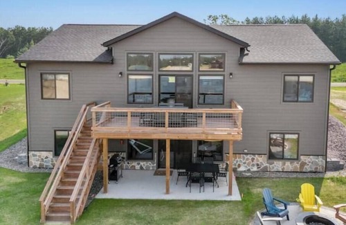 New Lisbon House | 6BR Lakefront Escape Sleeps 20 Kayaks Firepit Near Castle Rock & WIs Dells