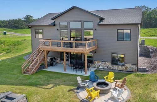 New Lisbon House | 6BR Lakefront Escape Sleeps 20 Kayaks Firepit Near Castle Rock & WIs Dells