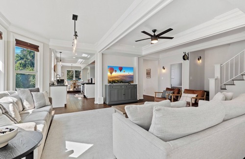 Old Southwest House | 6BR Midtown Escape - Perfect for Groups, Sleeps 12