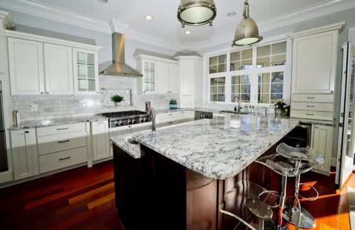 Fairfax House | 6BR Modern Home w/HEATED Pool & Screened in Porch