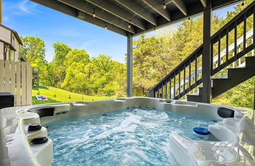 Massanutten House | 6BR Play Heaven! Movie Theater, Golf, Hot Tub