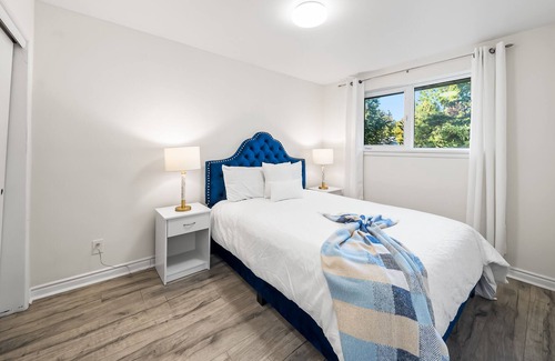 Burlington House | 6BR Retreat in Burlington