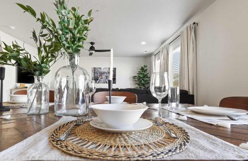Nampa House | 6BR Retreat with Playground Basketball & Sleeps 22