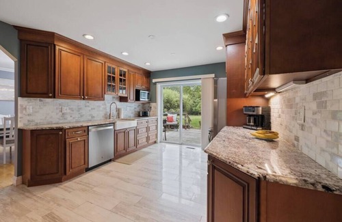 Monroe House | 6BR Sanctuary Amidst Nature's Majesty