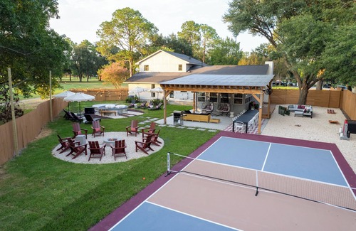 Briarcrest Estates House | 6BR Sleeps 22 - Pickleball, Pool, Games, Karaoke - Perfect for Large Groups!