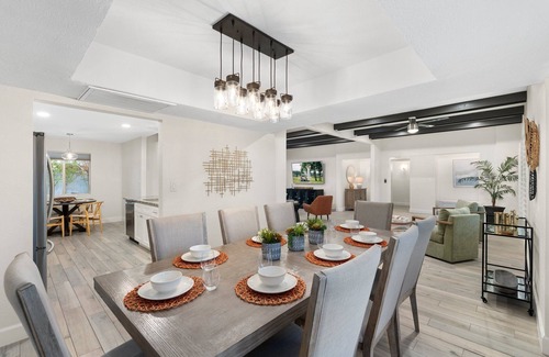Raskin Estates House | 6BR Spacious Oasis- Summer Specials!