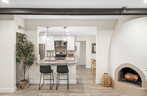 Raskin Estates House | 6BR Spacious Oasis- Summer Specials!