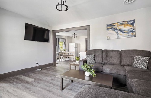 Downtown Niagara Falls House | 6Br Vacation Spot-Minutes To Niagara Falls Usa