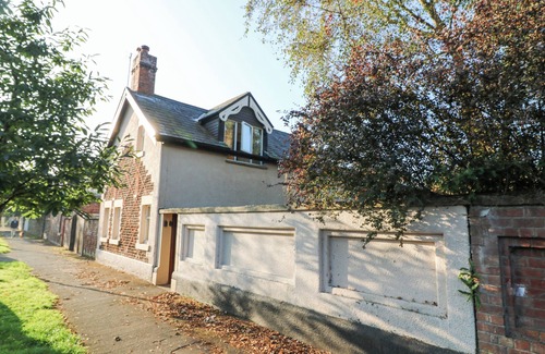 Lytham St. Anne's Cottage | 6D CLIFTON DRIVE, pet friendly, with a garden in Lytham St. Annes