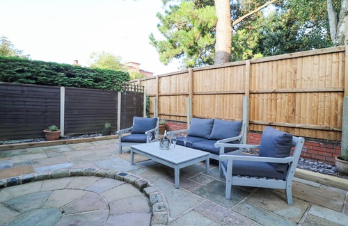 Lytham St. Anne's Cottage | 6D CLIFTON DRIVE, pet friendly, with a garden in Lytham St. Annes