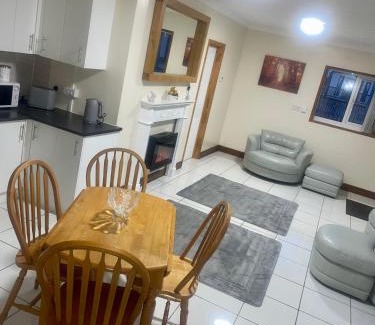 Bircotes House | 6Guests-3Bedroom-Tv-Parking