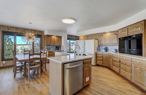 Sun Hills Villa | 6k SQ. FT./72 Acre Wildlife Preserve/Hot Tub/Grand Views
