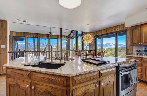 Sun Hills Villa | 6k SQ. FT./72 Acre Wildlife Preserve/Hot Tub/Grand Views