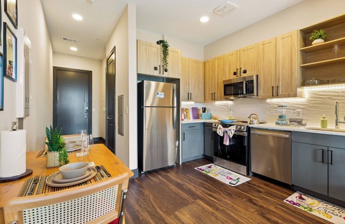 North Burnet Apartment | 6min to Domain | 12min DT | Balcony + Free Parking