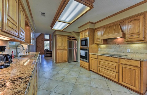 Decker Prairie House | 7 ½ Acre Private Ranch Home w/Pool + Game Loft