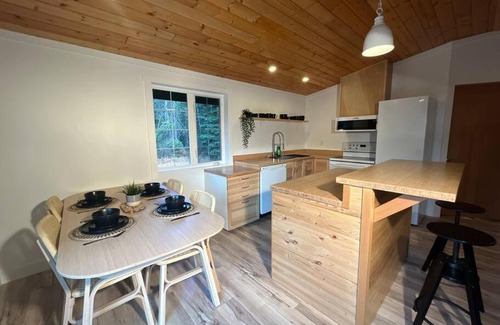 Golden Ski Chalet | 7 Acres Forest - Skiing Close - Privacy - Theatre