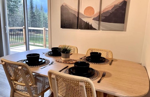 Golden Ski Chalet | 7 Acres Forest - Skiing Close - Privacy - Theatre