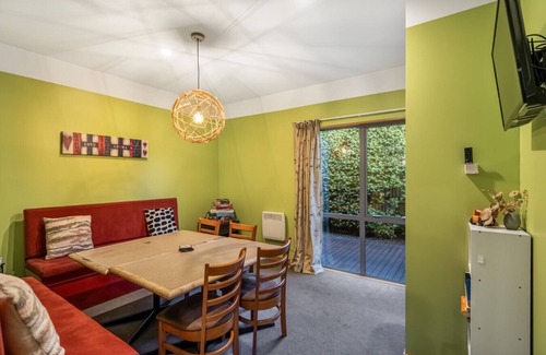 Linwood House | 7 Bathrooms. Cinema. Free Parking. Central. Games Room w PS5.