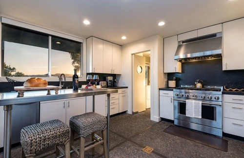 Sonoma House | 7 BD - 2 homes - Pool, Spa, Minutes to Plaza