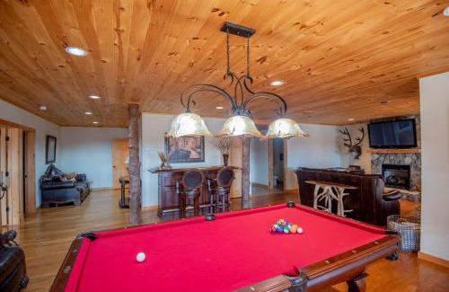 Grassy Creek House | 7 Bd Log Cabin Retreat- Game Rm, Hot Tub, Room for the Whole Family!