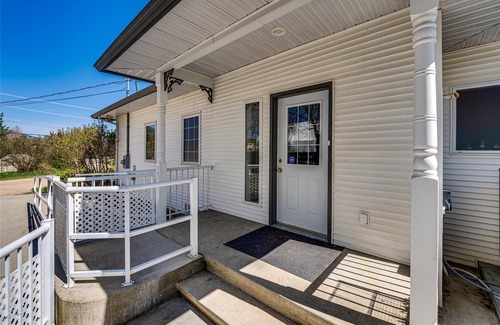 Central Okanagan House | 7-BDRM house on acreage suited for gatherings in Lake Country 2 blocks to beach