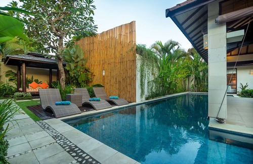 Dewi Sri Villa | 7 Bdrm Seminyak - Last Minute Deal 50% Off !