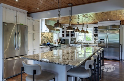 Muskoka Lakes Cottage | 7 bed, 5 bath spectacular cottage on Lake Joseph!