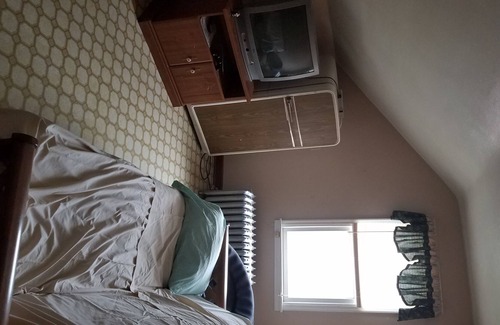 Strasburg House | 7 Bed/2 Bath House...rent the house or just a room
