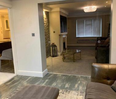 Grays House | 7 bed 3 bath M25 Long term Parking