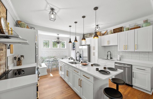 Harpers Ferry House | 7 Bed/4.5 Bath, Sleeps 14, Sauna, Hot Tub, Pool