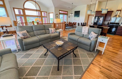 Southern Shores House | 7 Bed, 6.1 Bath dog friendly w/pool, hot tub, game room and elevator!
