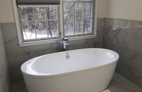 Pottersville House | 7 bed-6 bath cozy mansion on a secluded 15 acres near to outlets.