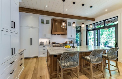 Torrance Cottage | 7 bed 6 bath oasis on Lake Muskoka! Boathouse + Bunkie!