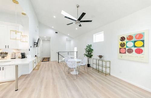 Washington Ave./ Memorial Park House | 7-Bed/Bath House Perfect for Group Travel