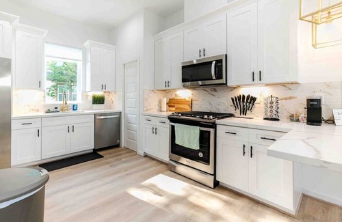 Washington Ave./ Memorial Park House | 7-Bed/Bath House Perfect for Group Travel