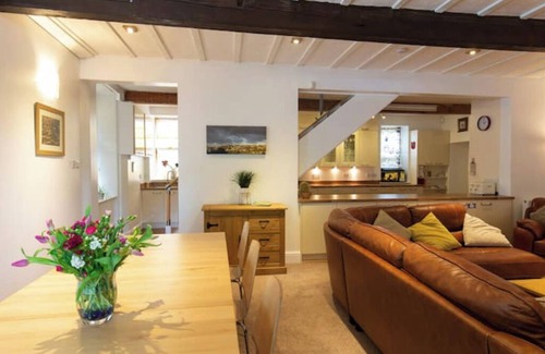 Ainley Top House | 7 Bed House - Sleeps 13 Guests Get-together House