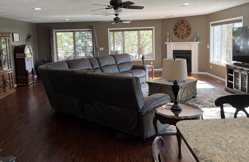 Kearney House | 7 Bedroom 6.5 bath Huge Kearney Ne Home 6 Car Garage