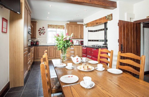 Tatton Park Cottage | 7 bedroom accommodation in Blackden, near Crewe