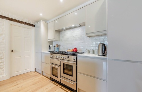 Pembroke Cottage | 7 bedroom accommodation in Pembroke