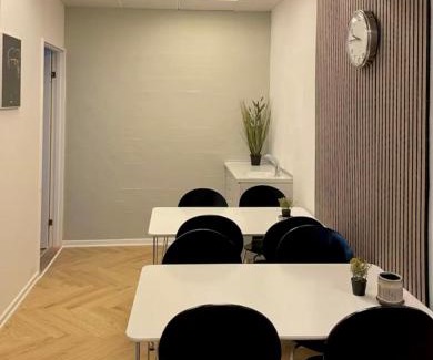 Aalborg Apartment | 7-bedroom apartment with 2x private parking