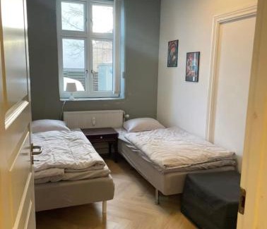 Aalborg Apartment | 7-bedroom apartment with 2x private parking