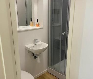 Aalborg Apartment | 7-bedroom apartment with 2x private parking