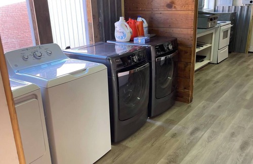 Hollis Bed & Breakfast | 7-bedroom bed & breakfast inHollis with WiFi, AC