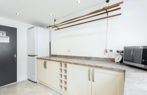 Southbourne House | 7 Bedroom Contemporary Family Friendly Home Nr Southbourne Beach