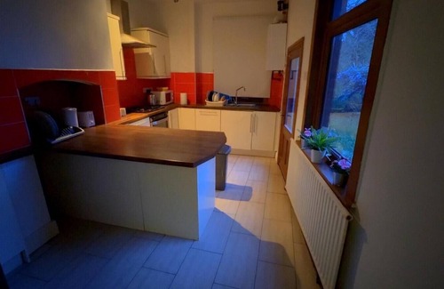 Walsall House | 7 Bedroom Cosy Walsall Stay - WiFi & Free Parking