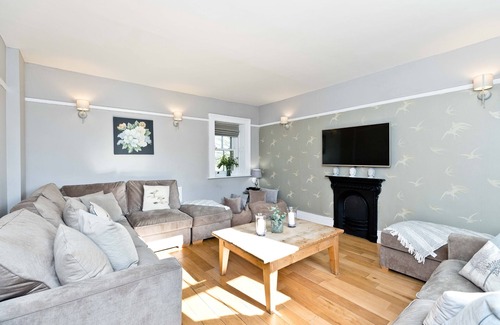 Hurdlow Other | 7 bedroom farmhouse, nestled in a quiet hamlet near to Buxton and Bakewell.