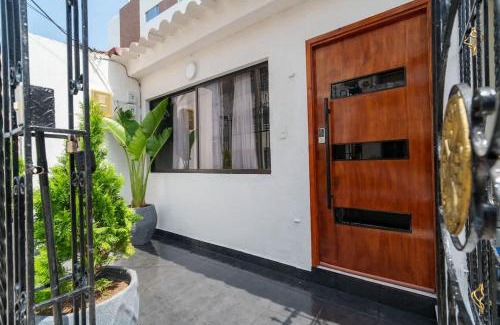 Manga House | 7 Bedroom Gorgeous Vacation Villa - Close to Walled City