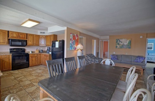 North Ocean City House | 7 Bedroom, great for Groups close to Northside Park and Beach