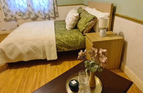 Naas House | 7 bedroom Guesthouse