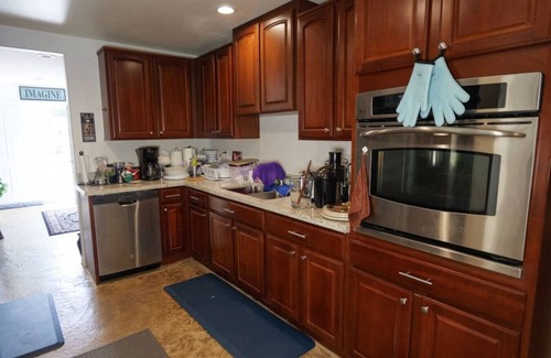 Paradise House | 7 bedroom home with fenced yard!